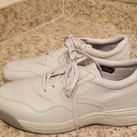 rockport men's prowalker leather walking shoes